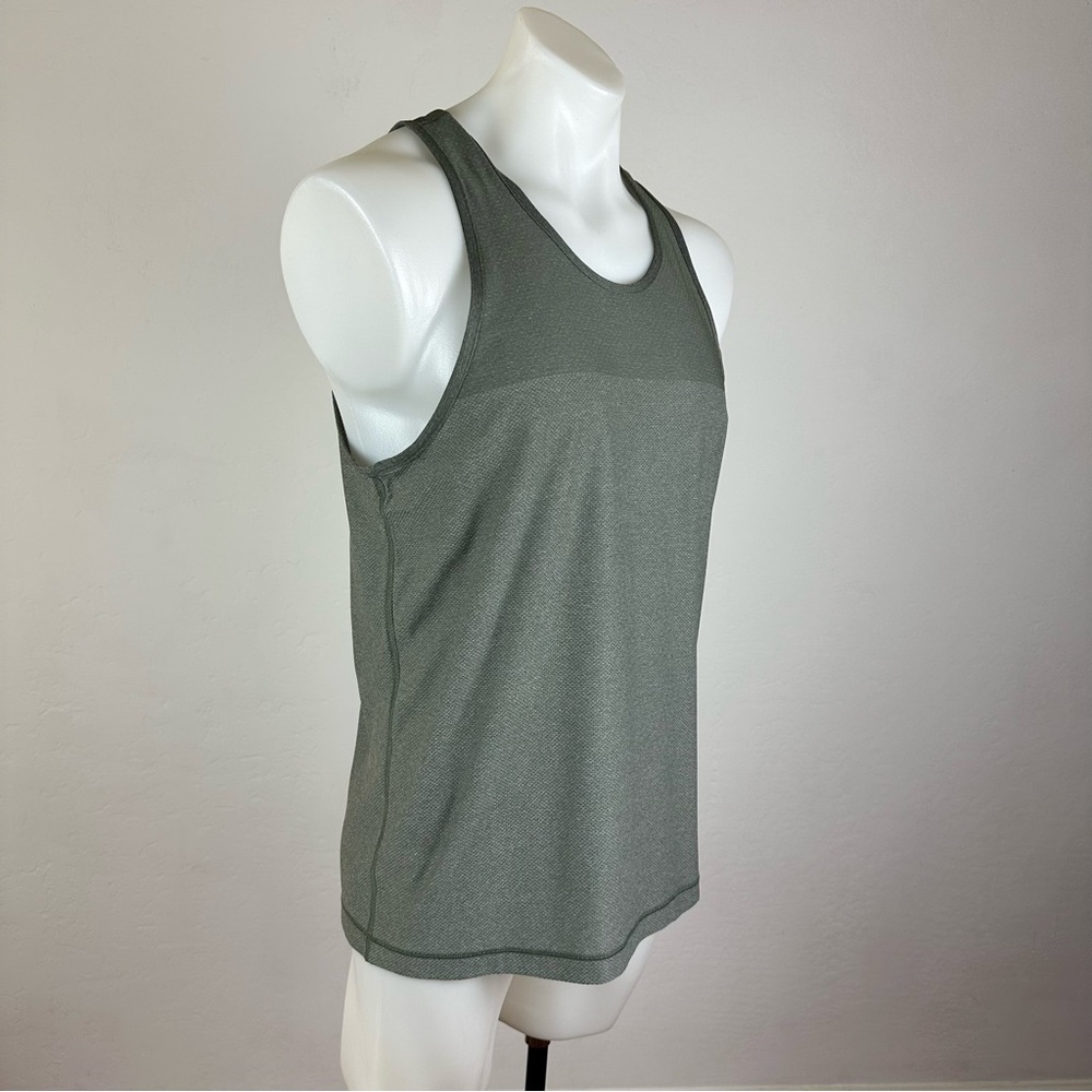 Vuori Men’s Grandview Tech Tank Top - Picture 4 of 9